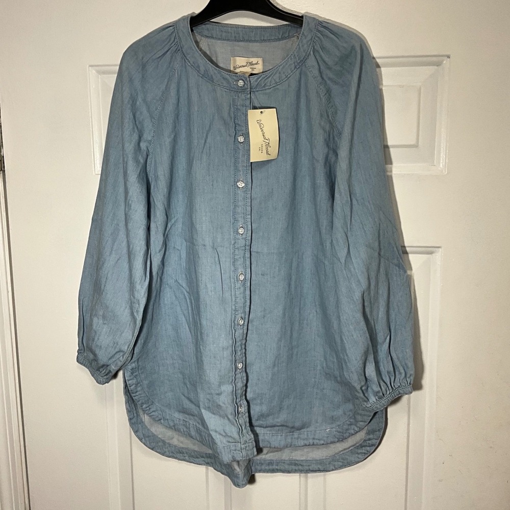 Universal Thread Women Light Wash Denim Button Down Shirt Small 014 08 7804